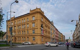 Lucy'S Apartments